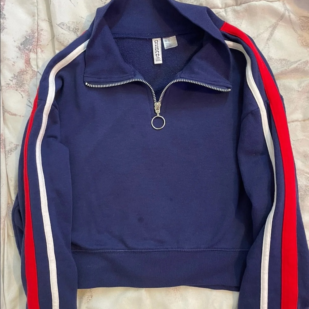 90s inspired cropped hoodie